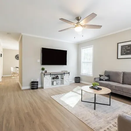 Modern Stunning Southpark/Cotswold Home!